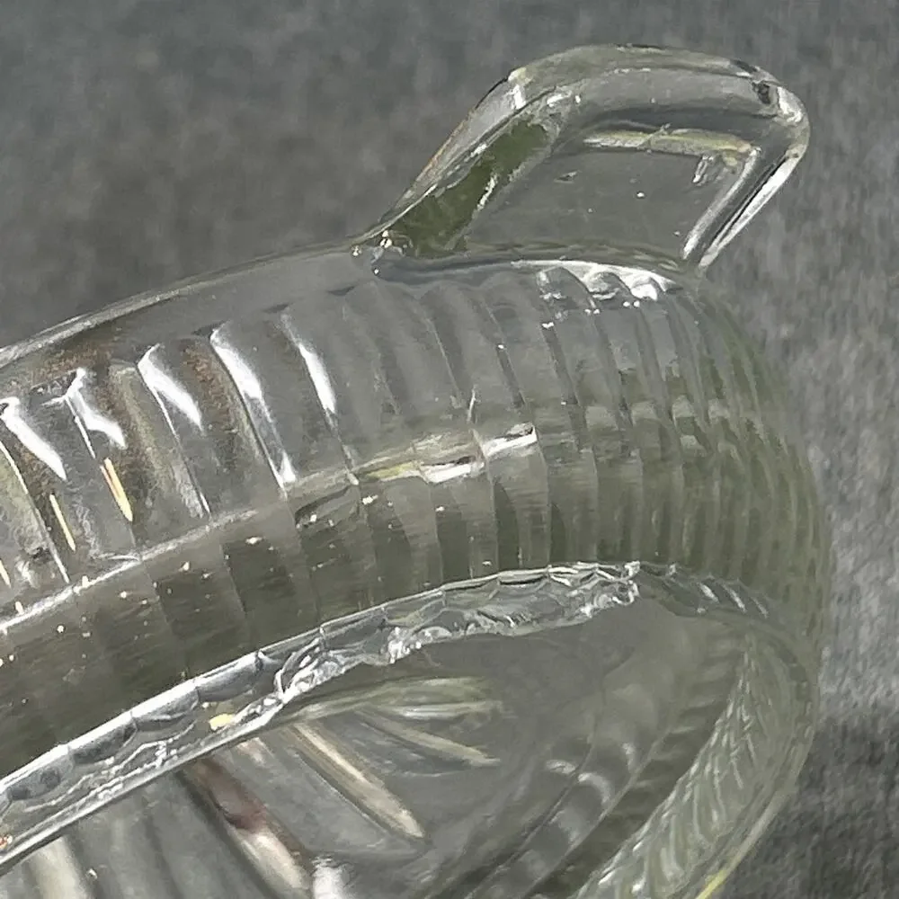 Vintage Glass Citrus Fruit Juicer Reamer Ribbed Squeezer Handle Pour Spout READ